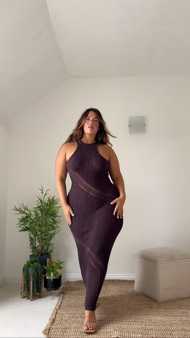 Instagram post by @pearl_mariaf for Simmi London. Caption reads: a reminder to wear that tight ass sexy ass....