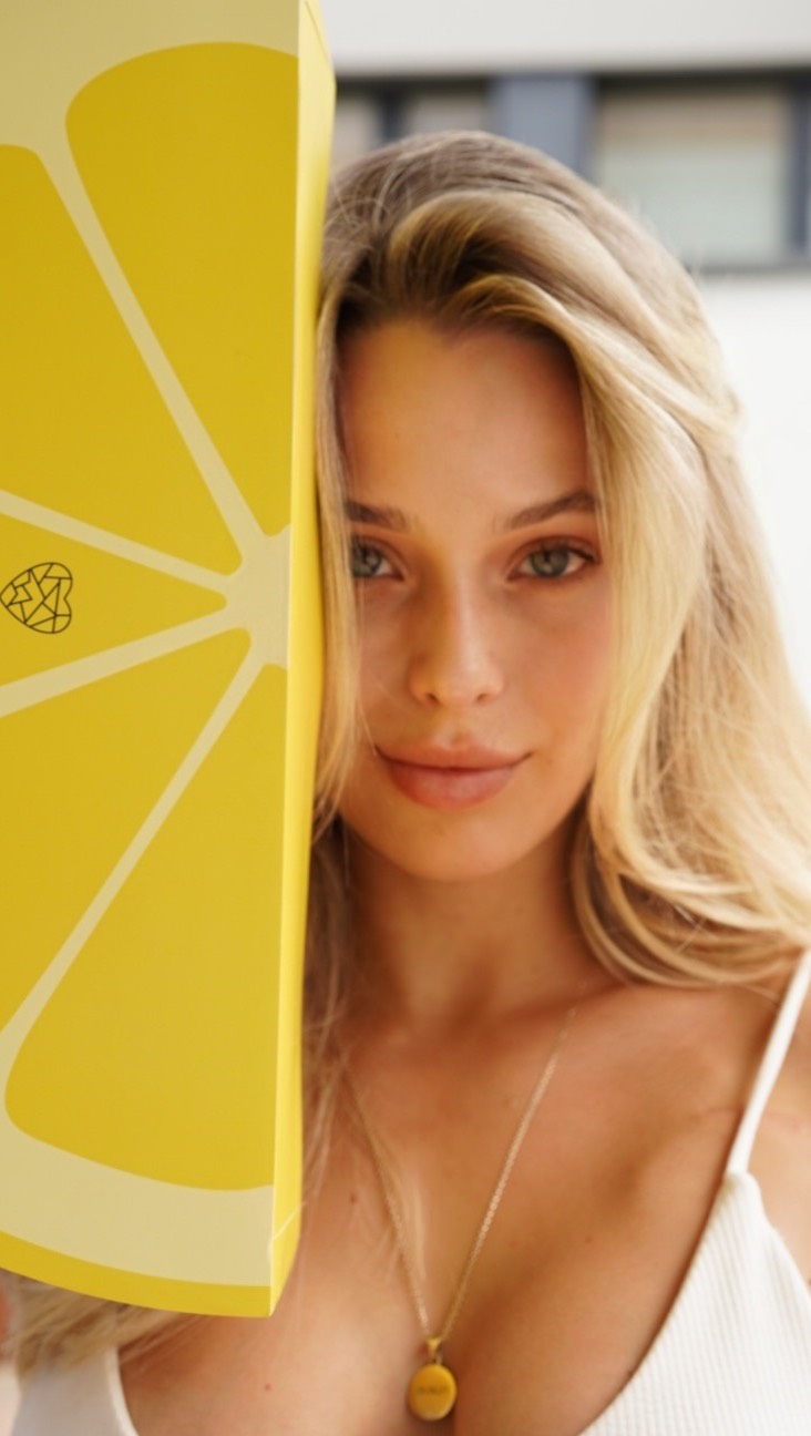 Instagram post by @borowiakagata for Miya Cosmetics. Caption reads: Odkryj moc witaminy C z @miyacosmetics 🍋

To nie....