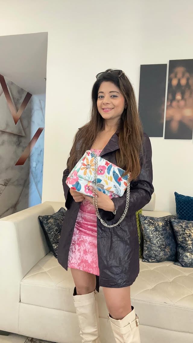 Instagram post by @shef_tales for Lino Perros. Caption reads: Bag it like you mean it 💁‍♀️ @linoperros for days....