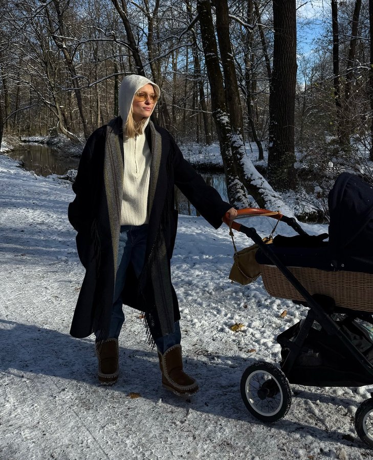 Instagram post by @marlies.pia for IZIPIZI. Caption reads: Dear December, you‘re the last one so be the best....