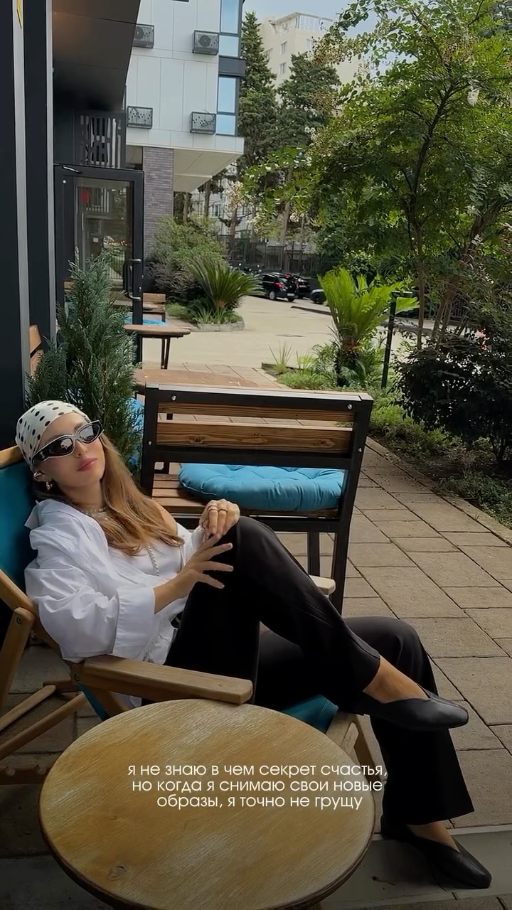 Instagram post by @mari_psh_ for 12 STOREEZ. Caption reads: [...] the day 

Брюки @wildberriesru 
Майка....