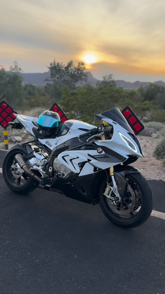 Instagram post by @venom_s1k_ for Amotopart. Caption reads: [...] STRUCK 🤍 - - - SPONSORS CODE VENOM....