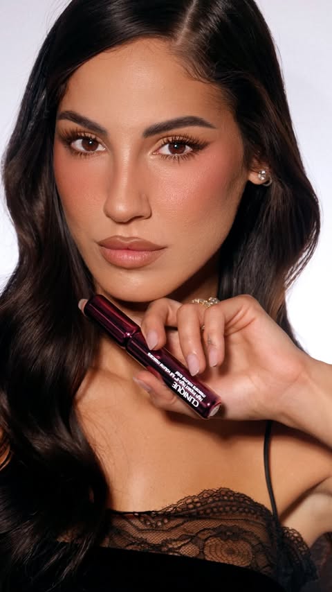 Instagram post by @mrdanielmakeup for Clinique Italia. Caption reads: [...] to lips with @giuliadelellis103....