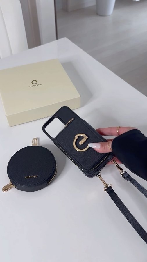 Instagram post by @daianesst for Custype. Caption reads: New スマホショルダー🤍 by @custype_brand 🤍 Cupon daiane16....