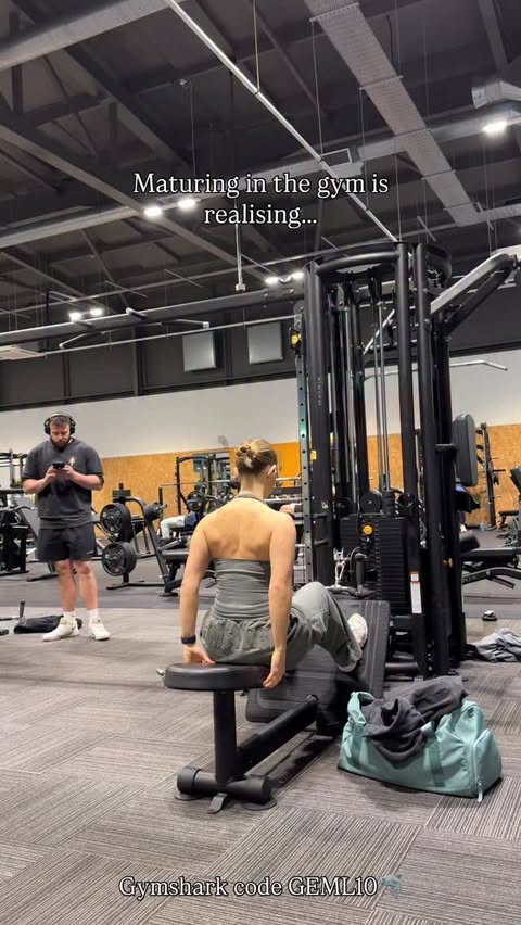 Instagram post by @geml.fitness for Gymshark. Caption reads: Form>Weight @gymshark @gymsharkwomen code GEML10🦈....