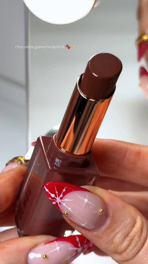 Instagram post by @itsheatherbell for Makeup Revolution. Caption reads: Soooo chocolaty 🤤🤎✨
from @makeuprevolution *pr....