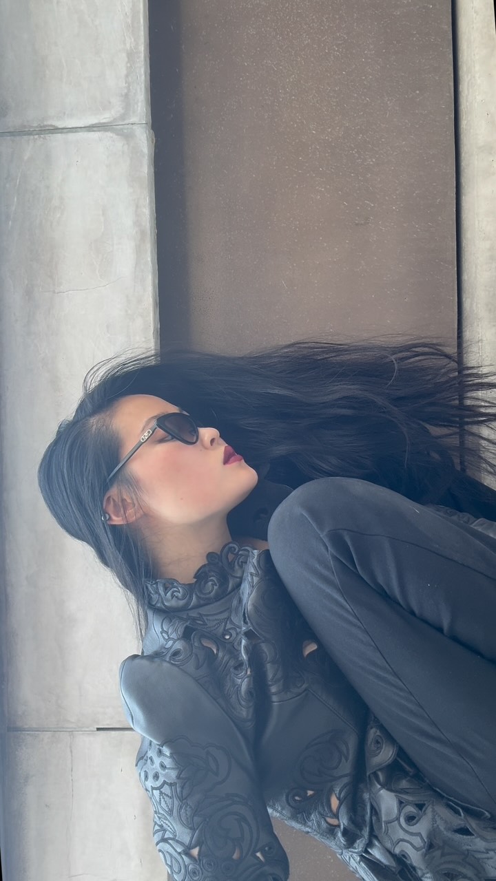 Instagram post by @laurensoyung for Sunglass Hut. Caption reads: mysterious with a lot of shade @sunglasshut....