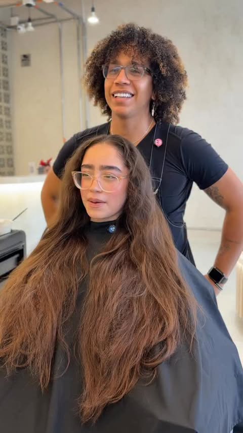 Instagram post by @fredddyhairmakeup for Wella. Caption reads: [...] de @fredddyhairmakeup? 😍✨🤎

📸 @soypauu8....