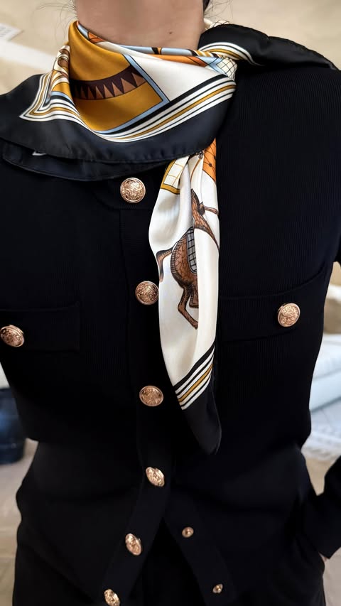 Instagram post by @veronicaslook for The Noli Shop. Caption reads: [...] for bold without trying too hard.....