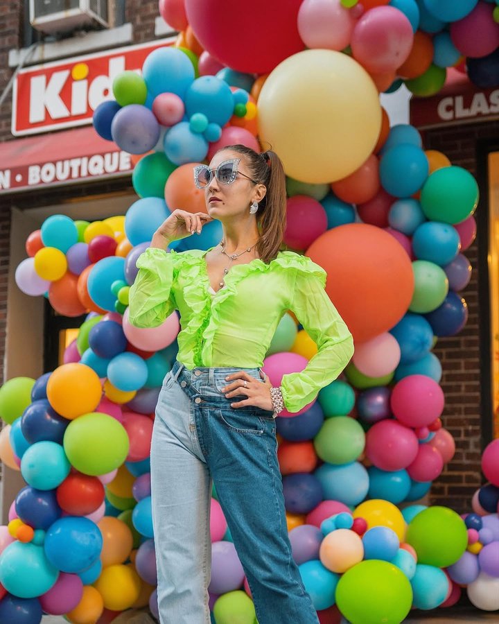 Instagram post by @dreamliza for Obviously. Caption reads: There are so many cool pop-up locations in NYC....