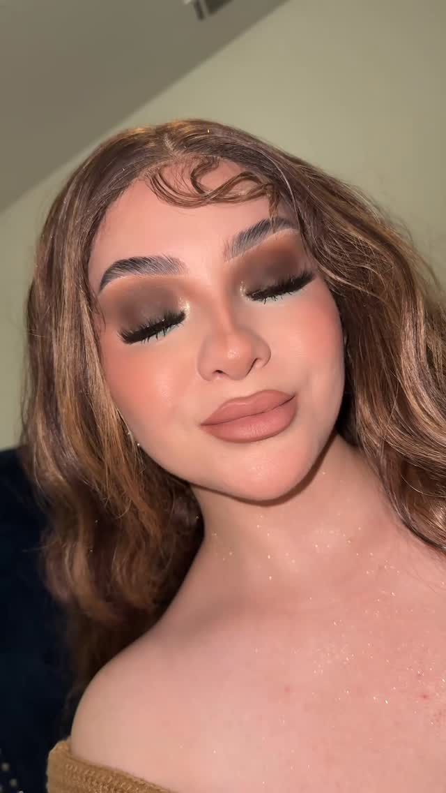 Instagram post by @makeupelii_mua for Nomad Cosmetics. Caption reads: Tutorial de maquillaje 🤎

Palette @nomadcosmetics....