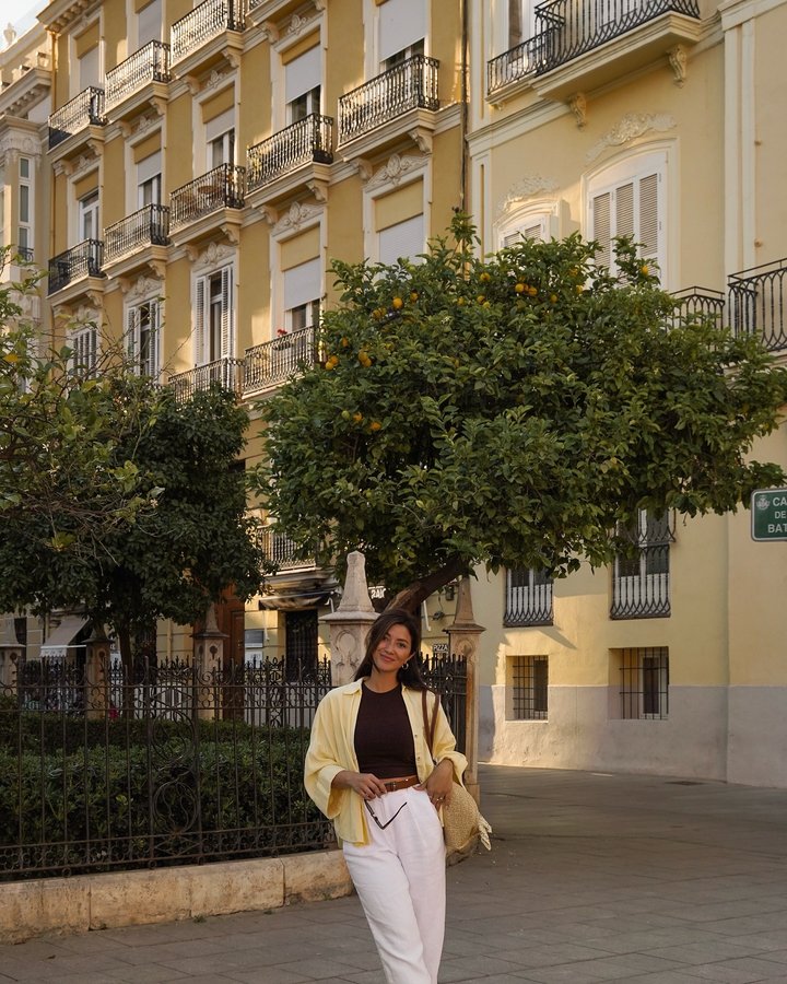 Instagram post by @jessmegan for Air Transat. Caption reads: Landed in Valencia with @airtransat 🇪🇸 (!!)
Très....