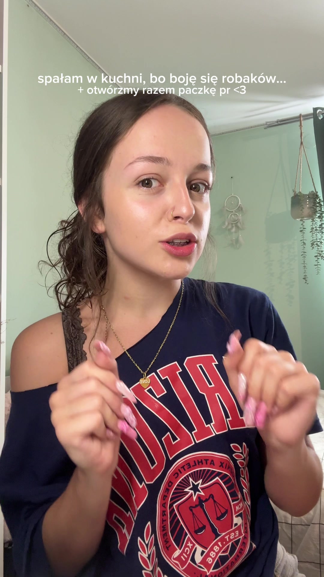 TikTok post by @kalembanadia for Marc Anthony Türkiye. Caption reads: nadia vs latające robaki [prezent] @Marc Anthony....