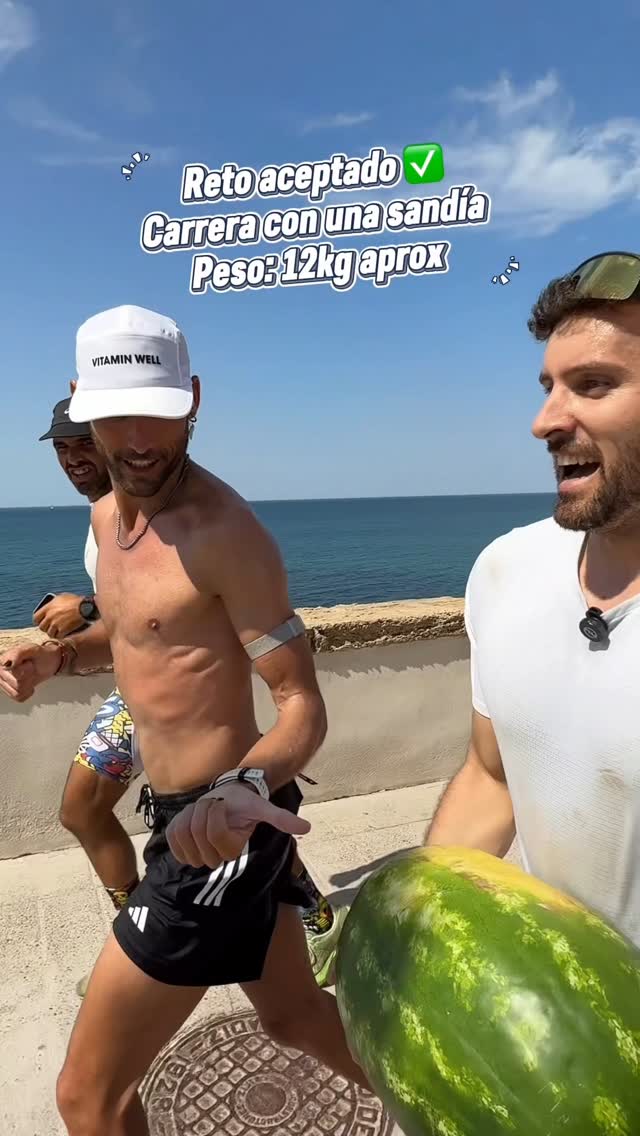 Instagram post by @_alvaro_ag for Vitamin Well. Caption reads: Para la próxima miro cómo es de grande la sandía....