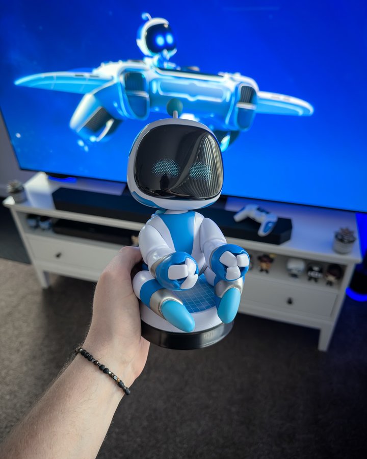 Instagram post by @ralexxanderr for EXG Pro. Caption reads: [...] Limited Edition DualSense.

thank you....