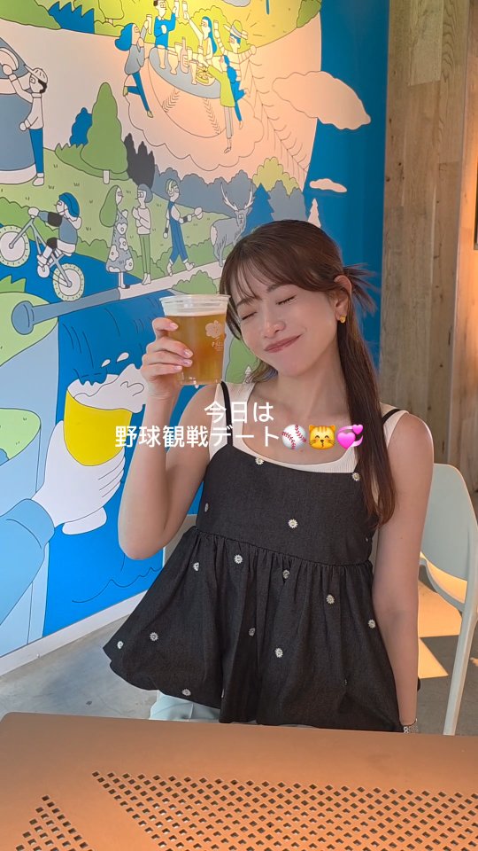 Instagram post by @sayachan24_ for KOBE LETTUCE. Caption reads: 2回目のデートに野球観戦に行くコーデ💭💞
スポーツ観戦デートっていいよね！どきどき

立体感のあ....
