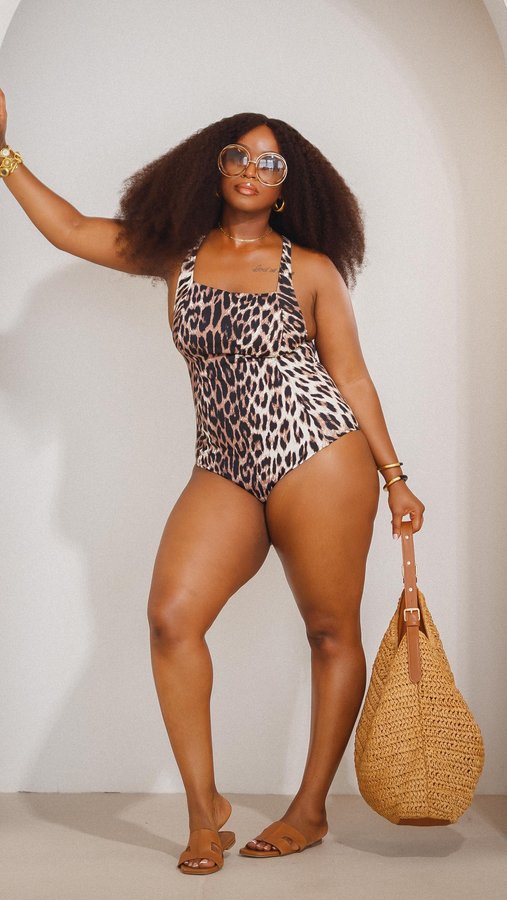 Instagram post by @jariatudanita for Wolford. Caption reads: [...] brunch and to a glam evening meal, @wolford....