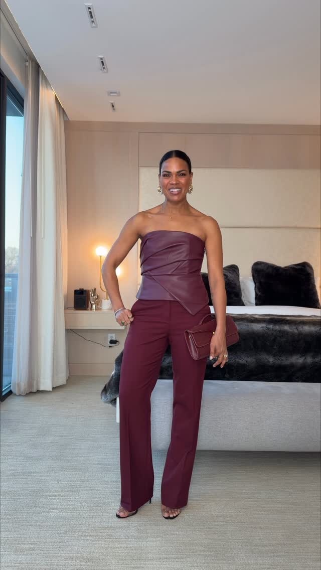 Instagram post by @annamaegroves for White House Black Market. Caption reads: Sometimes you wanna wear a dress for the holiday....