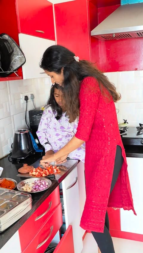 Instagram post by @aadhya_and_amma for Licious. Caption reads: Fish is always a drama... until Licious came into....