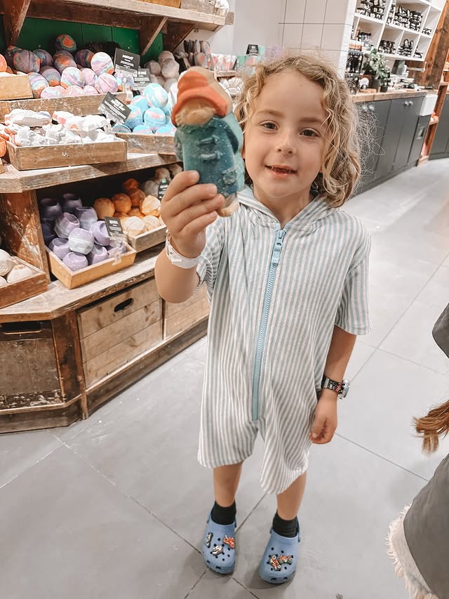 Instagram post by @lucy_andb_adventures for LUSH. Caption reads: Lush 🫧 One of our holiday traditions usually....