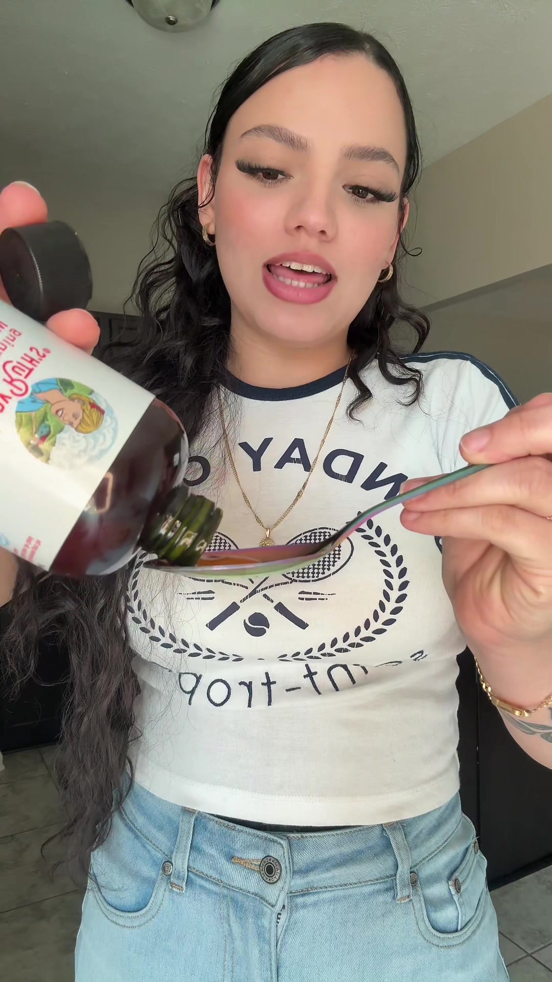 TikTok post by @kiikiimarie for MaryRuth Organics. Caption reads: Las vitaminas que me ayudan a mantenerme saludable....
