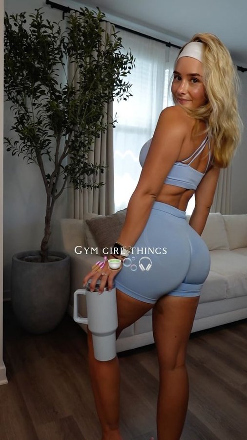 Instagram post by @kelliirosee for Manna Hydration. Caption reads: New level of being that girl unlocked....