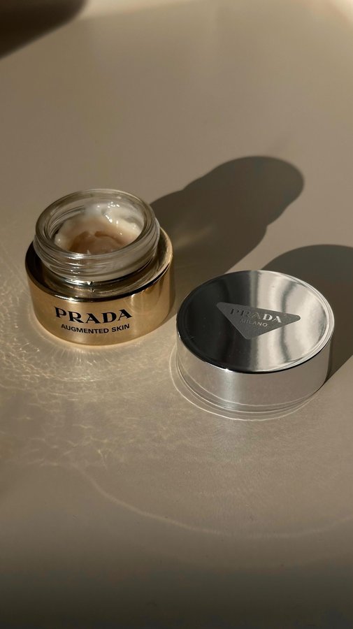 Instagram post by @natasha.divo for Axis-y. Caption reads: [...] stellar love brightening....