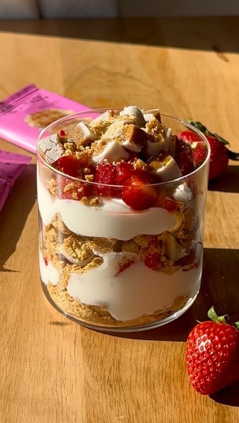 Instagram post by @wholesomelysophia for TRUBAR. Caption reads: [...] vanilla greek yogurt Diced strawberries....