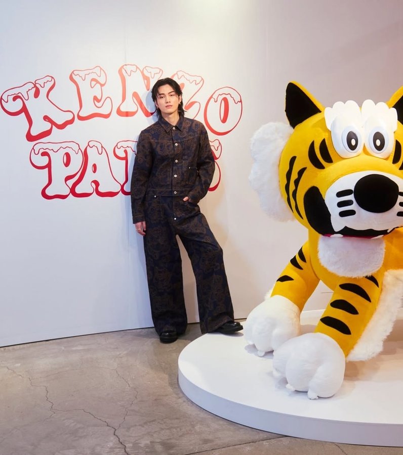 Instagram post by @shuzo___3120 for KENZO. Caption reads: KENZO

阪急うめだ本店ポップアップサーカスにて期間限定店舗が
12月25日まで開催中です....