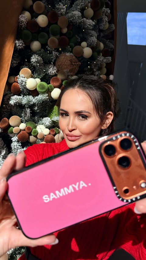 Instagram post by @sammyalourenco for CASETiFY. Caption reads: [...] and made with intention. 🎁✨
@casetify....