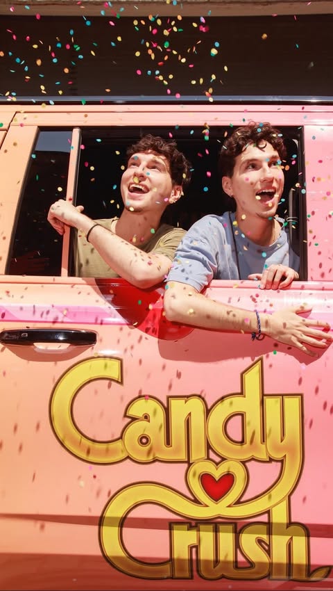 Instagram post by @nicolasandemiliano for Candy Crush Saga. Caption reads: [...] is free 🤣🍭🍬 #candycrushpartner....