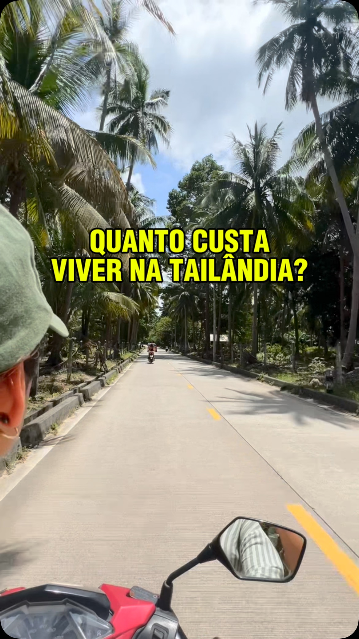 Instagram post by @julia.pelomundo for SafetyWing. Caption reads: a Tailândia - especialmente a parte das praias e....