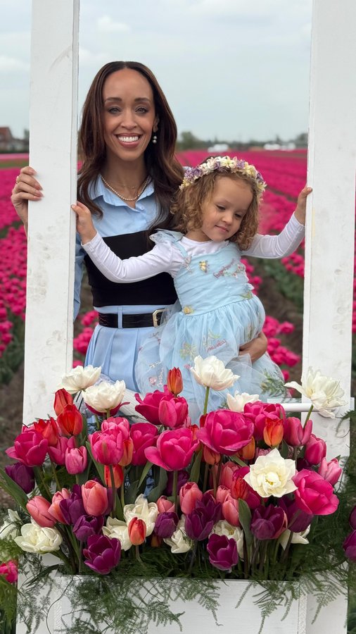 Instagram post by @kimmivanhaaster for Bloomeffects. Caption reads: [...] delivery!!! 🙏🏽💕 @sarahpalmyra....