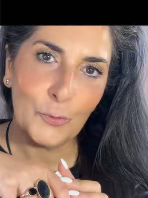 TikTok post by @agnesscemama for Magnifaïk. Caption reads: Mon blush préféré @Magnifaïk Beauty #baddies....
