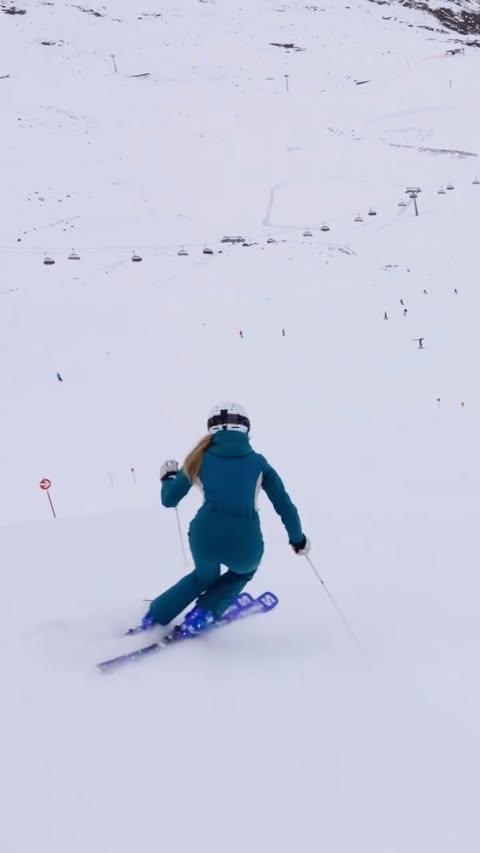 Instagram post by @ninagigele for Siroko. Caption reads: [...] ⛷️ Save for later 

Looking sexy in @siroko....