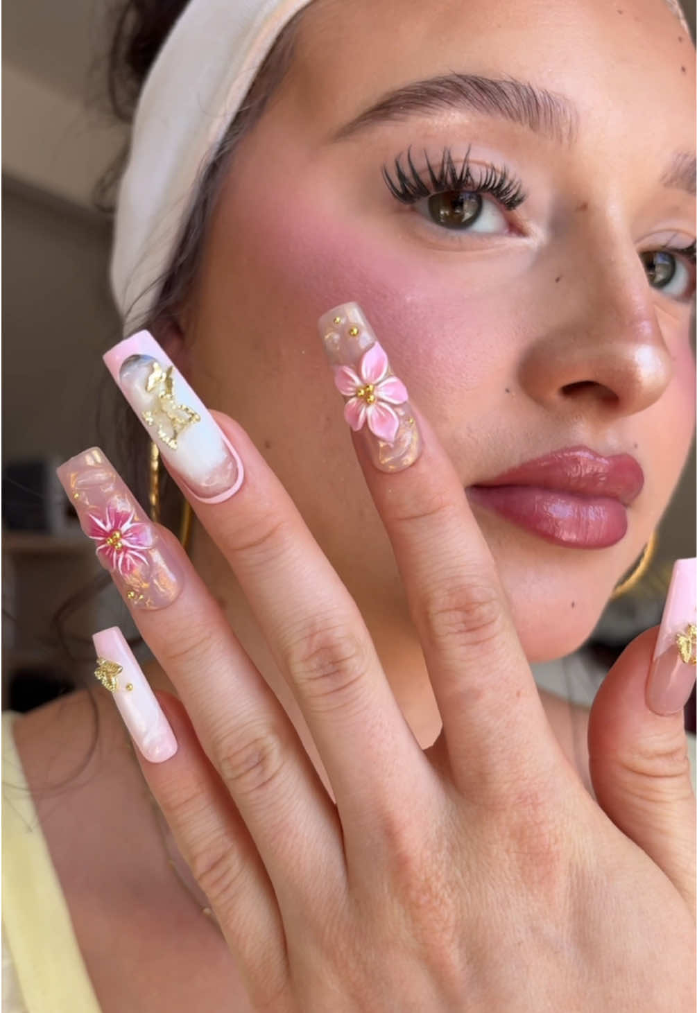 TikTok post by @papayaariah for Nailphoria. Caption reads: So gorge @Nailphoria.