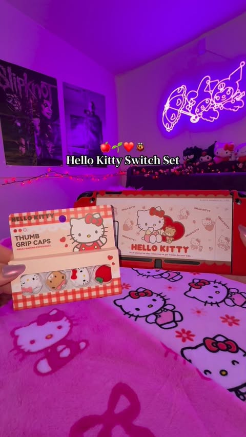 Instagram post by @catscozyhome for GeekShare. Caption reads: [...] to get cozy and play HKIA😊🌨️🏝️🩷 ~....