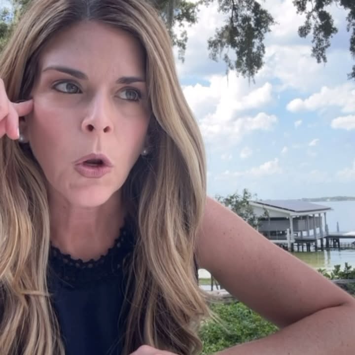 Instagram post by @madres.en.cuarentena for VISITFLORIDA. Caption reads: Aquí en Florida, no hay razón para quedarse en....
