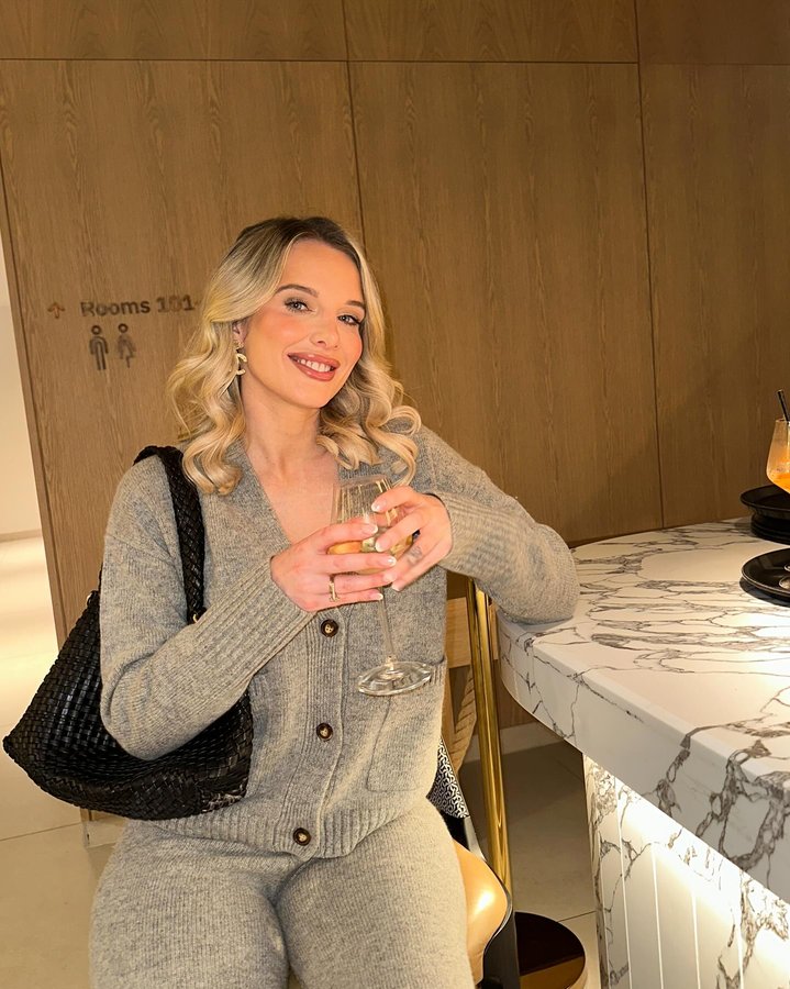 Instagram post by @hjgflanagan for Lavish Alice. Caption reads: Glasgow girl 🙋🏼‍♀️🏴󠁧󠁢󠁳󠁣󠁴󠁿 ( I had Delilah....