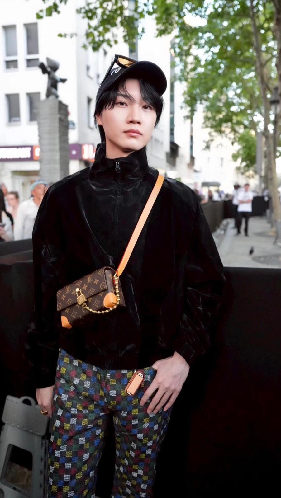 Instagram post by @dorisakurada for Louis Vuitton. Caption reads: @hypebeaststyle: 獨家直擊櫻田通（Dori Sakurada）巴黎時裝週....