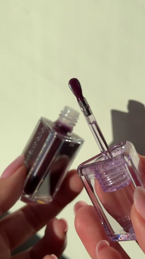 Instagram post by @kerbom3 for KraveBeauty. Caption reads: Plumptuous Jelly Obsessed 💕 #pressreset....