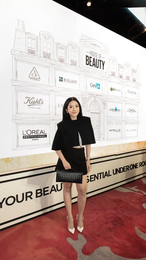 Instagram post by @fitriafebriantisa for L'Oréal Indonesia. Caption reads: Unboxing PR Package from House of Beauty by....