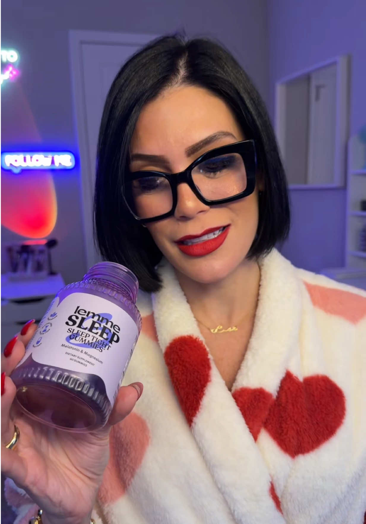 TikTok post by @lisa.vanette for Lemme. Caption reads: Ya las probaste?😴 @lemme #lemmesleepgummies.