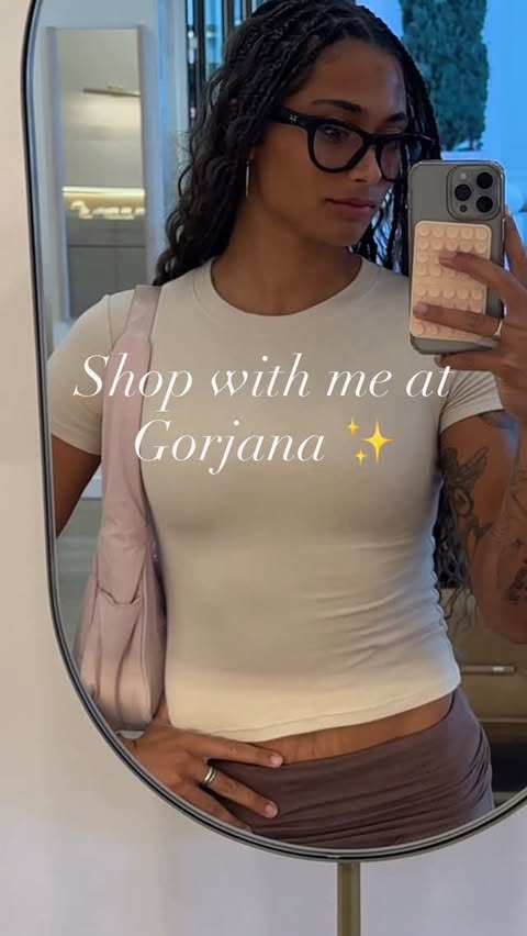 Instagram post by @jo_rawb for gorjana. Caption reads: Obsessed with @gorjana 🩷

#gorjana....