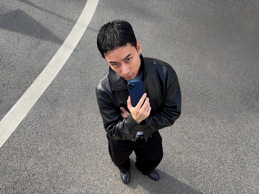 Instagram post by @minh_lai for Holdit. Caption reads: [...] my phone got the dress code too @holditbrand.