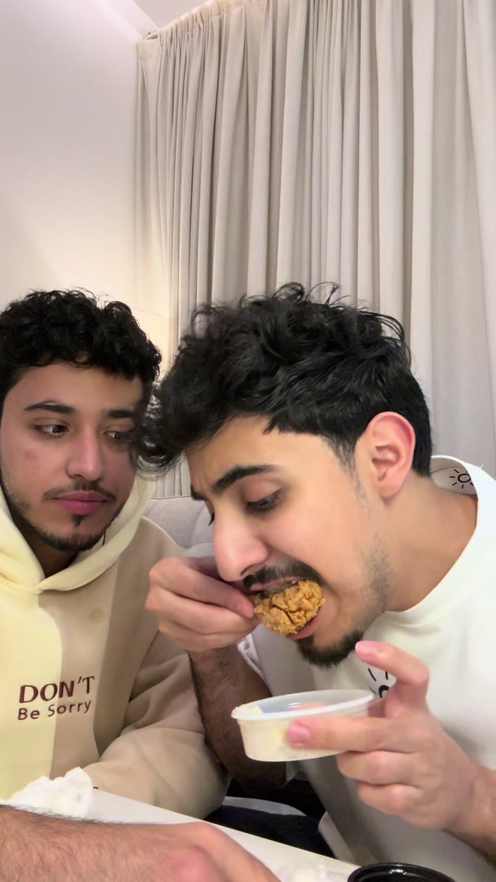 TikTok post by @na7vx for HungerStation. Caption reads: Add me on SC: na7vxx @هنقرستيشن | Hungerstation....