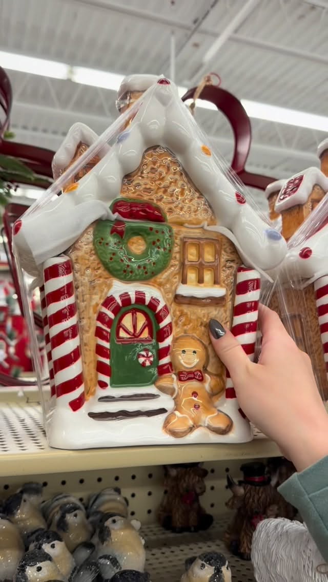 Instagram post by @fifiimarie for Hobby Lobby. Caption reads: i see everyone decorating for christmas already so....