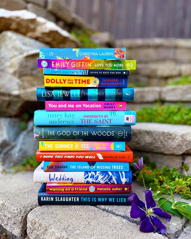 Instagram post by @suethebookie for Gallery Books Group. Caption reads: Do your reading preferences change by season?....