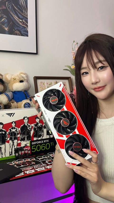 Instagram post by @kiittwy for ASUS. Caption reads: [...] FINALLY ARRIVED 🤫🔥 Special thanks to @asus....