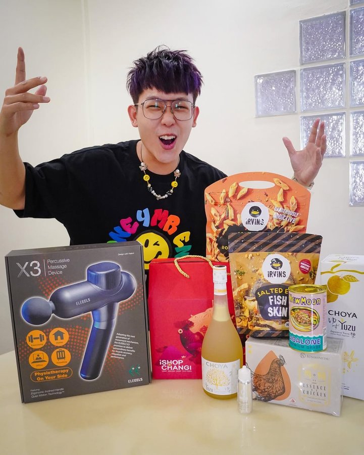 Instagram post by @bennhum for iShopChangi. Caption reads: [...] GIVEAWAY of 2022! Partnering with....